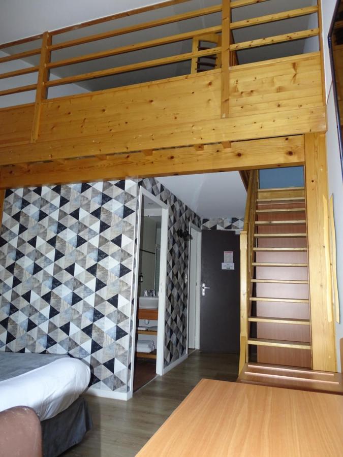 Logis Hotel Les 3 Marchands Bressuire Exterior foto
